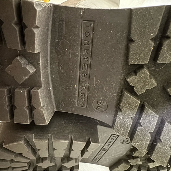 New Tommy Hilfiger Women’s Jiola Lug Sole Knee High Brown Riding Boot Size 6M - Picture 15 of 16